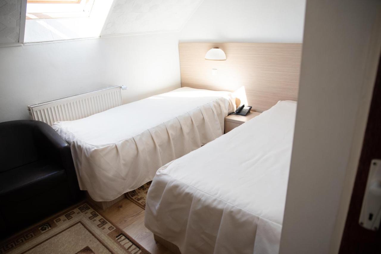 Motel Moara Veche Săcălăşeni エクステリア 写真